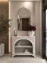قنصل مع مراية